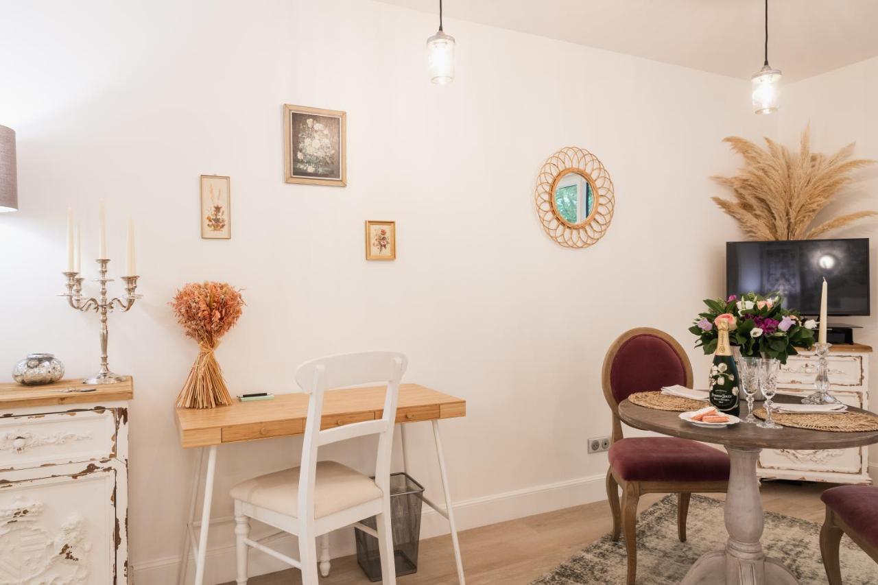 The French Boudoir Apartment Epernay Exterior photo