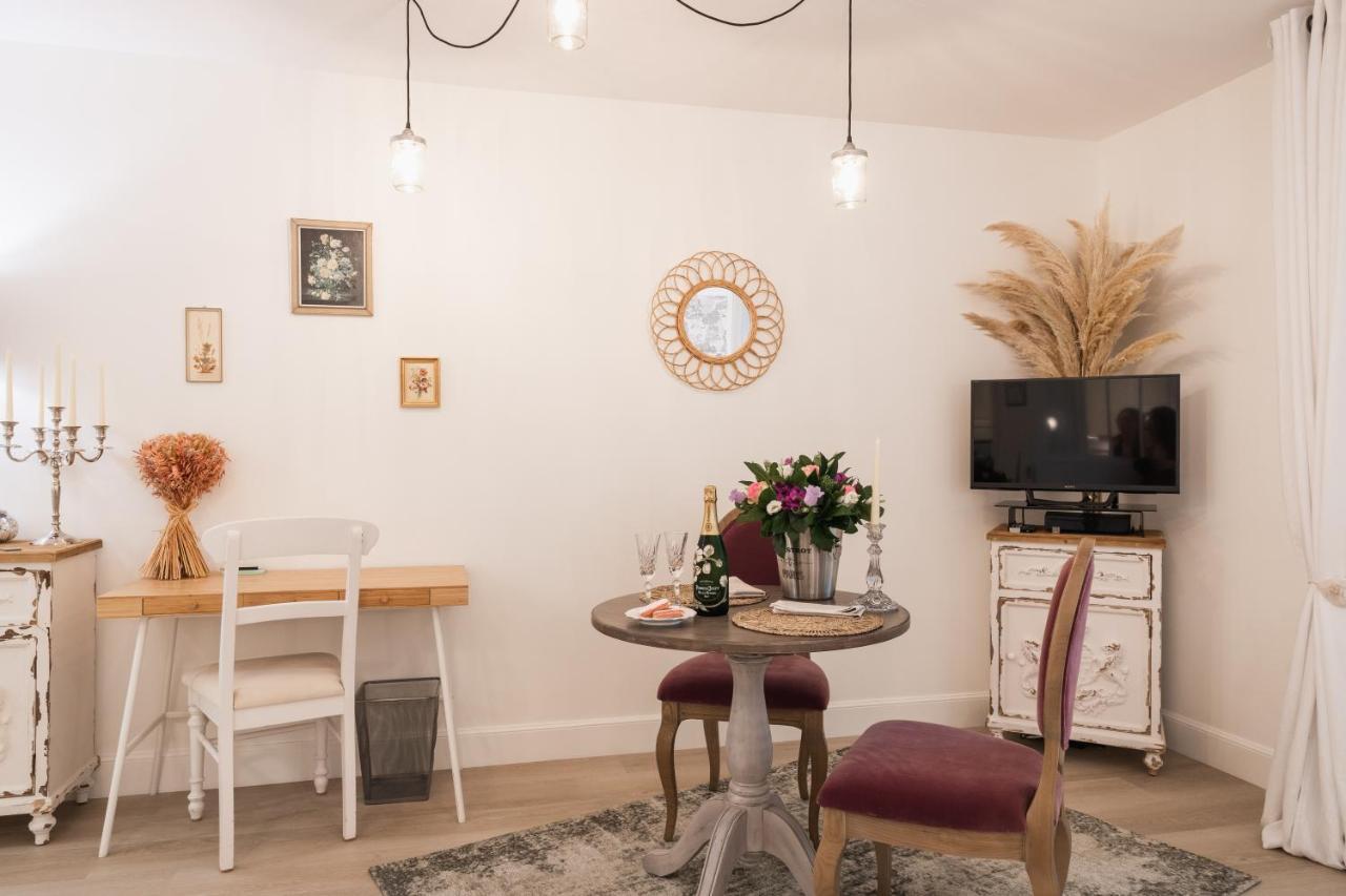 The French Boudoir Apartment Epernay Exterior photo